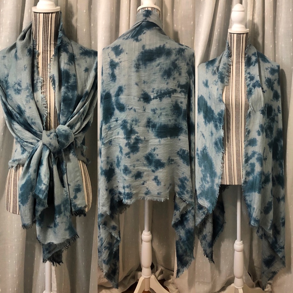 SAACHI sky colored blanket scarf
